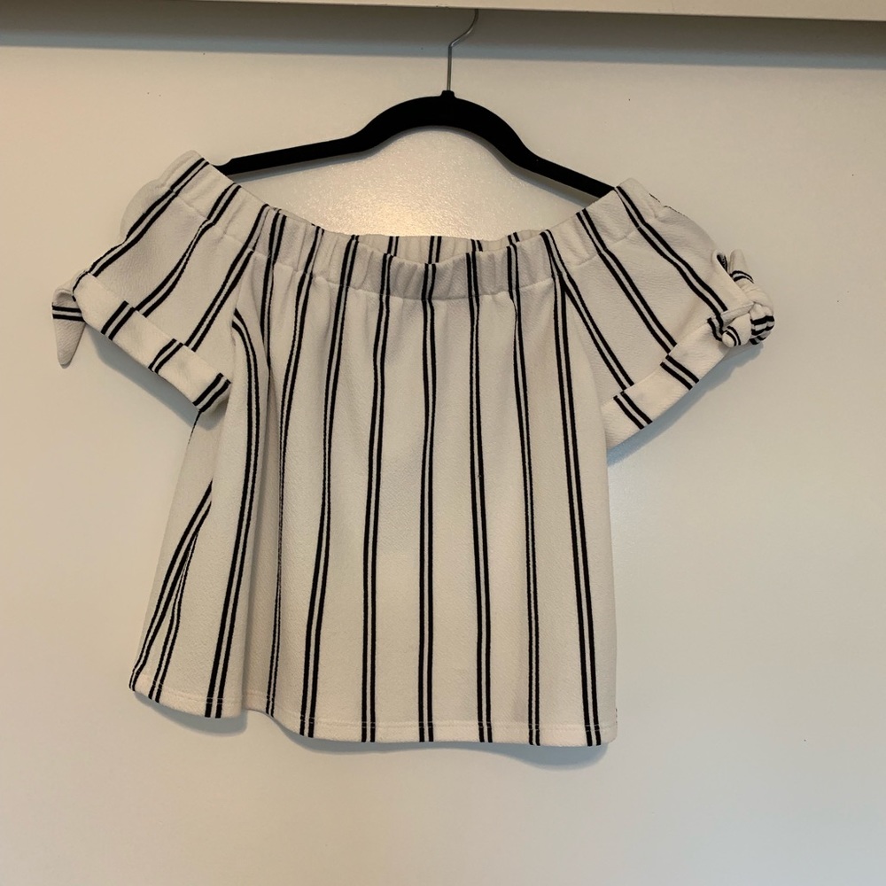 Off shoulder crop top